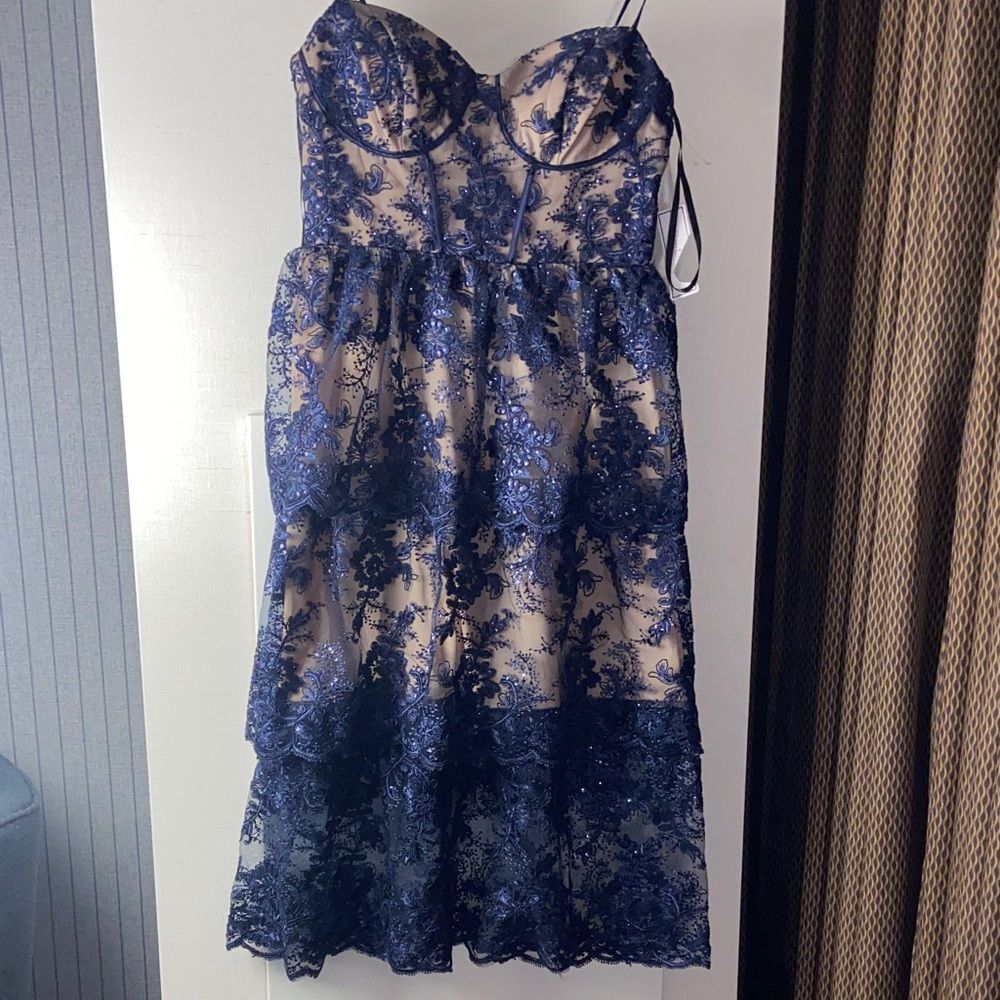 Premier Amour Beige and Navy tiered dress size 8 ladies